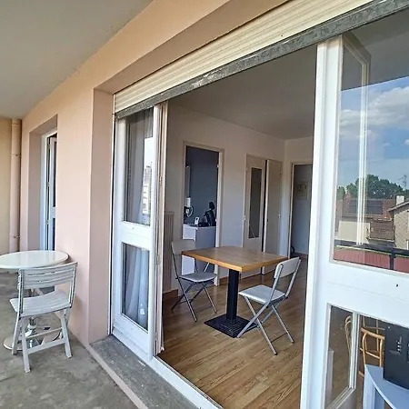 Bel Avec Grand Balcon Et Parking Prive Pau