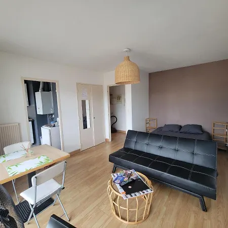 Bel Avec Grand Balcon Et Parking Prive Apartmán