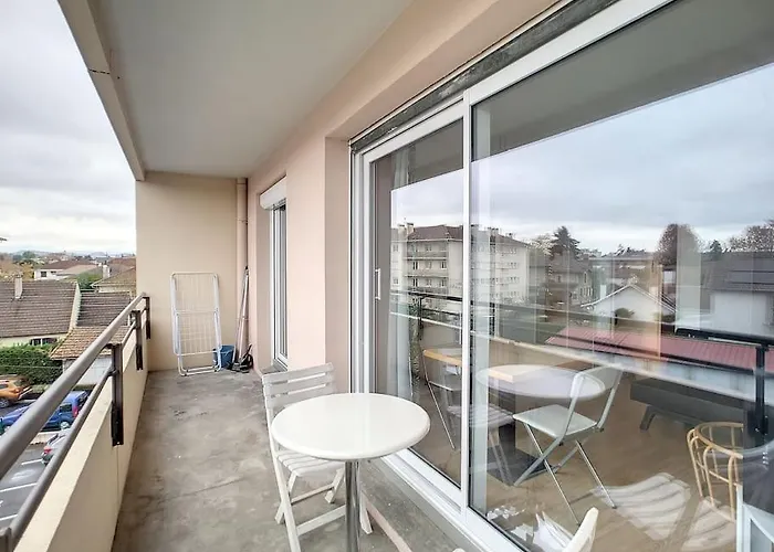 Bel Avec Grand Balcon Et Parking Prive Apartmán