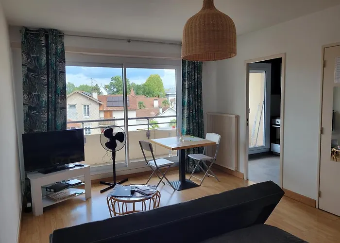 Bel Avec Grand Balcon Et Parking Prive Apartmán *