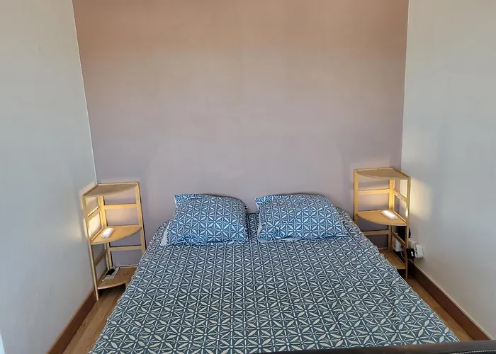 Bel Avec Grand Balcon Et Parking Prive *